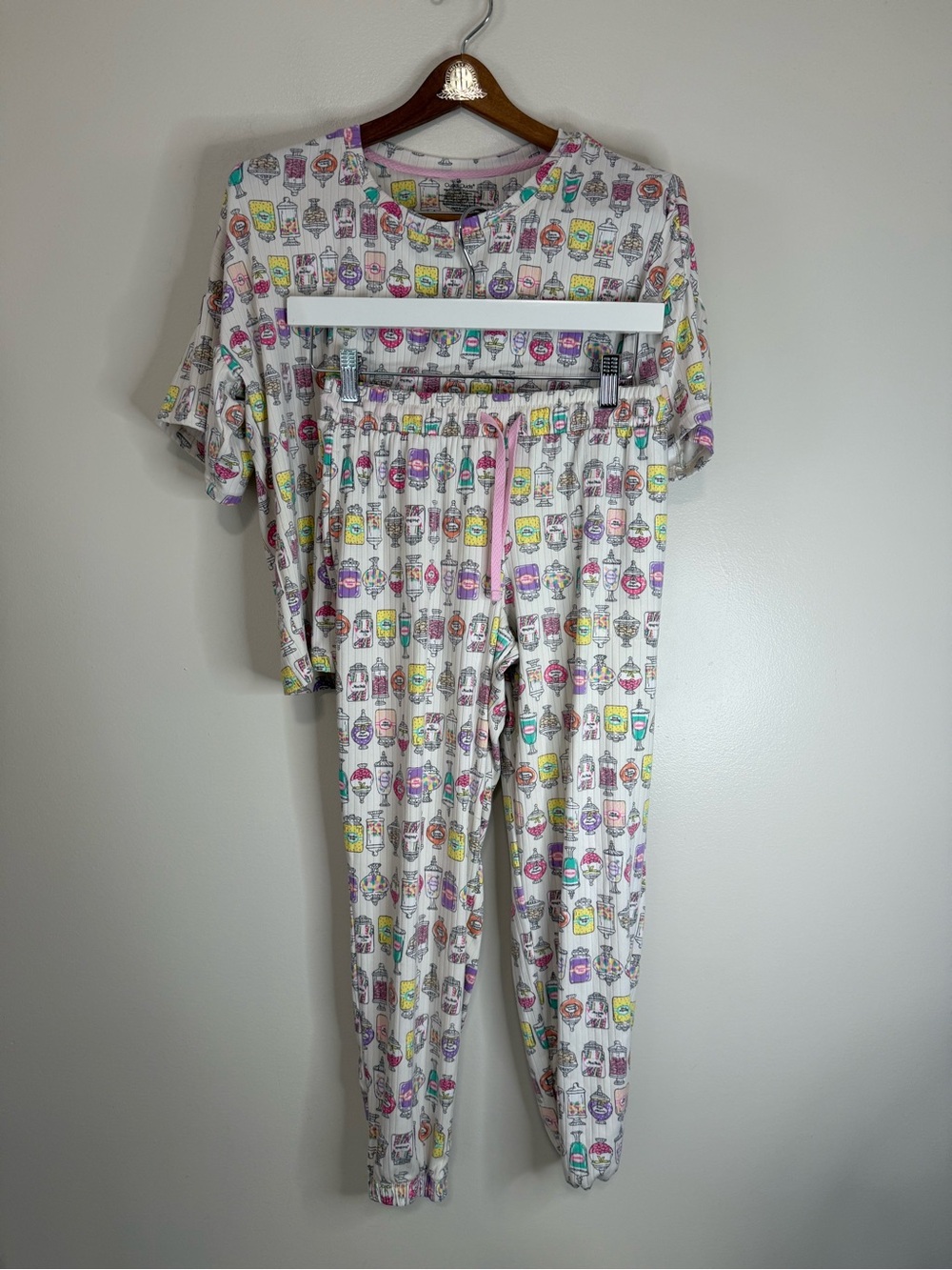 Cuddle duds women’s Cream Pajama Set with Colorful Cupcake Print size small